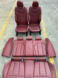 Interni in pelle rossa per BMW 320 serie G20
