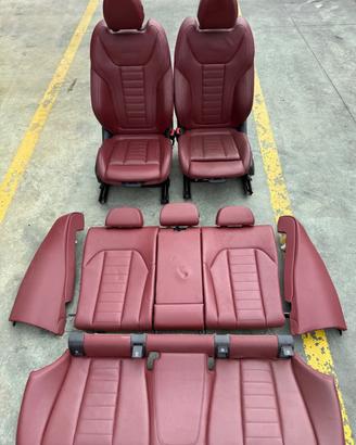 Interni in pelle rossa per BMW 320 serie G20