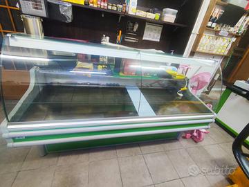 ATTREAZZATURA PER NEGOZI