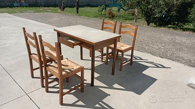 TAVOLO DA CUCINA ESTENSIBILE E 4 SEDIE