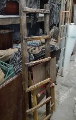 Antica vecchia scala legno pioli fienile arredo
