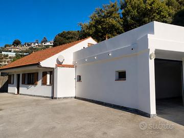Casa indipendente con vista mare, terreno e garage