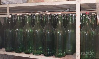 Lotto di 138 pintoni / bottiglioni in vetro
