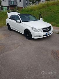 Mercedes benz-E200