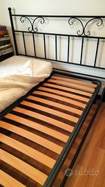 Letto matrimoniale in metallo