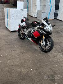 Aprilia 2012 rsv4 1000cc