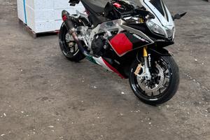 Aprilia 2012 rsv4 1000cc