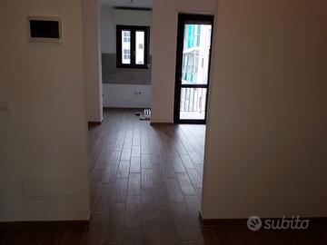 Bilocale ritriturato recentemente zona Santa Rita