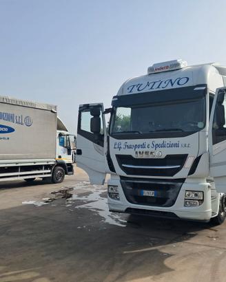 TRATTORE PIU SEMIRIMORCHIO CON SPONDA
