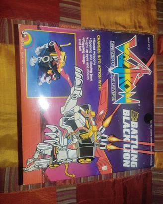 Voltron black Lion battling 
