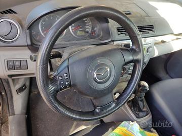 Volante MAZDA 2 del 2004