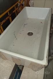 Lavabo in ceramica 