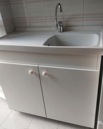 lavandino e cucina a gas
