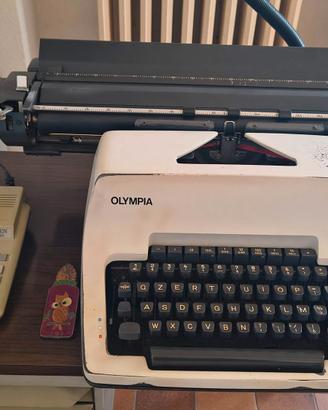 Macchina da scrivere Olympia
