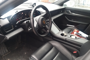 Taycan4 cross iva esposta possibile subentro leas