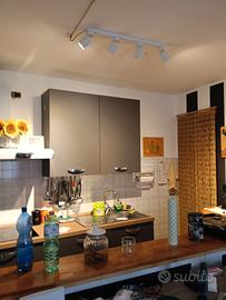 Cucina completa armadio a tre ante scorrevoli