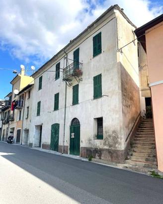 Rustico / Casale di 280 m² con più di 5 locali a P