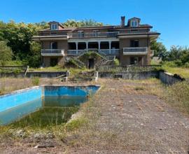 Villa indipendente con giardino e piscina