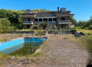 Villa indipendente con giardino e piscina