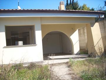 Villetta indipendente con giardino posti auto