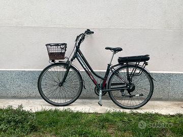 Bici Elettrica Donna 28" da Città