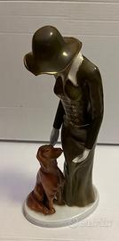 Hollohaza Ungheria Porcellana donna con cane