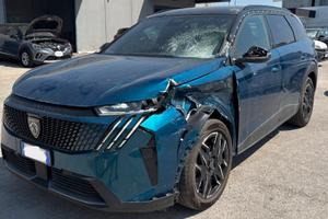 Peugeot 5008 7 posti GT line incidentato