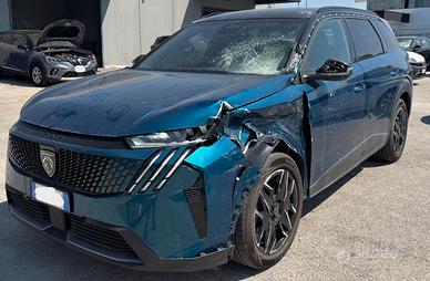 Peugeot 5008 7 posti GT line incidentato