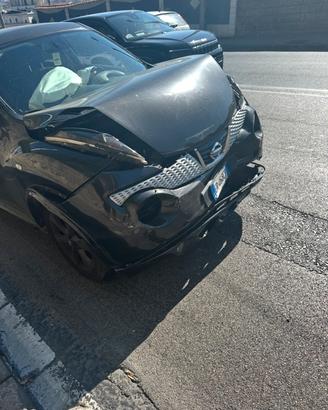 NISSAN JUKE INCIDENTATA PARTE ANTERIORE
