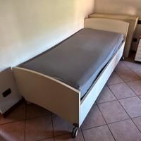 Letto Singolo con Rotelle e Rete a Doghe.