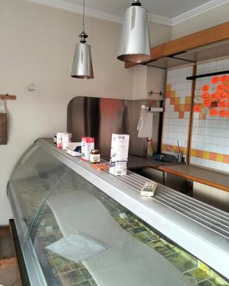 Arredamento per negozio di gastronomia