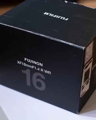 Fujifilm XF 16mm f/1.4 + Scatola - Pari al nuovo