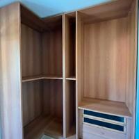 Cabina Armadio Angolare in Legno – Già smontata