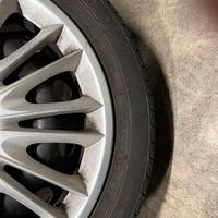 Quattro cerchi e due ruote usate per Y 10