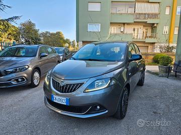 Lancia Ypsilon 1.0 FireFly 5 porte S&S Hybrid Gold