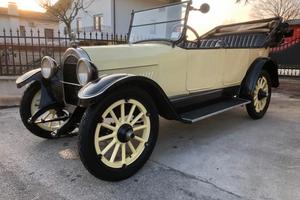 Oldsmobile Six 1918 simil Model T Stanlio&Olio