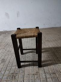 Sgabello artigianale in legno e paglia