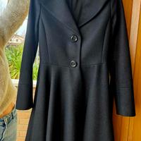 Cappotto in lana nero svasato