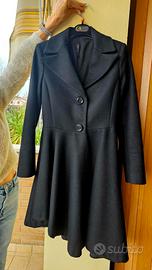 Cappotto in lana nero svasato