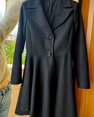 Cappotto in lana nero svasato