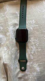 Apple Watch Series 7 in colorazione Verde Allumini