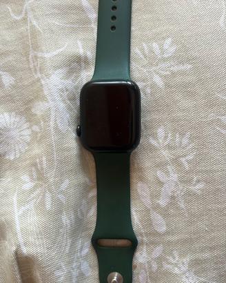 Apple Watch Series 7 in colorazione Verde Allumini