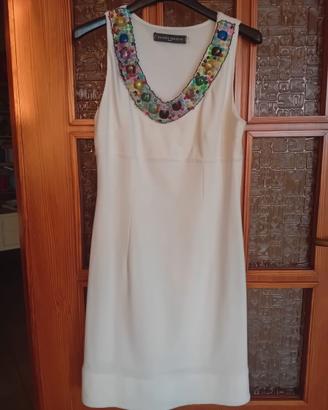 Vestito bianco con collana incorporata