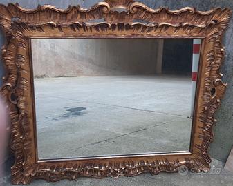 Specchiera antica in legno. 120 cm. x 105 cm.