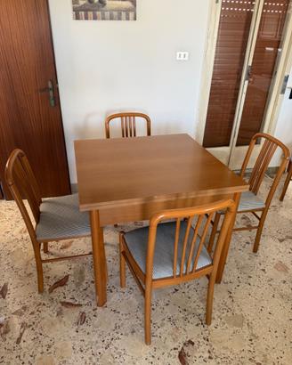Tavola allungabile con sedie