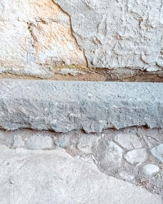 lastra di pietra antica (basalto)