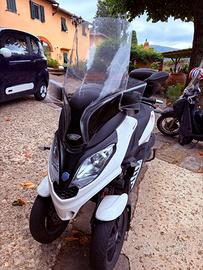 Piaggio MP3 300 PE