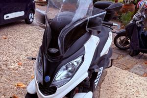 Piaggio MP3 300 PE