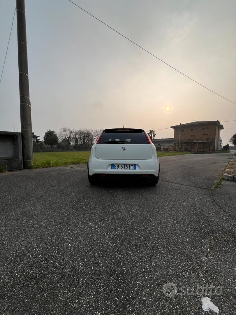 Abarth Grande Punto 2010 photo 4