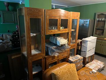 Vetrinetta in castagno